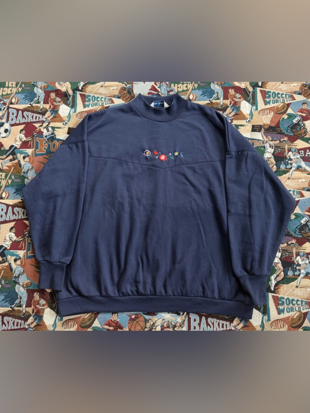 Vintage 90s Women’s Two Twenty Navy Blue Floral Sweatshirt